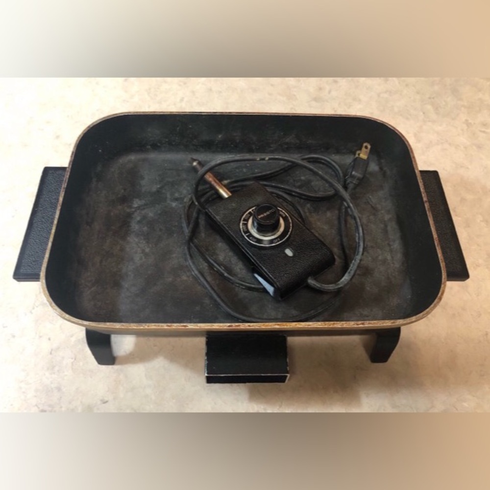 Vintage Presto Wee Fry Electric Skillet - Picture 1 of 7